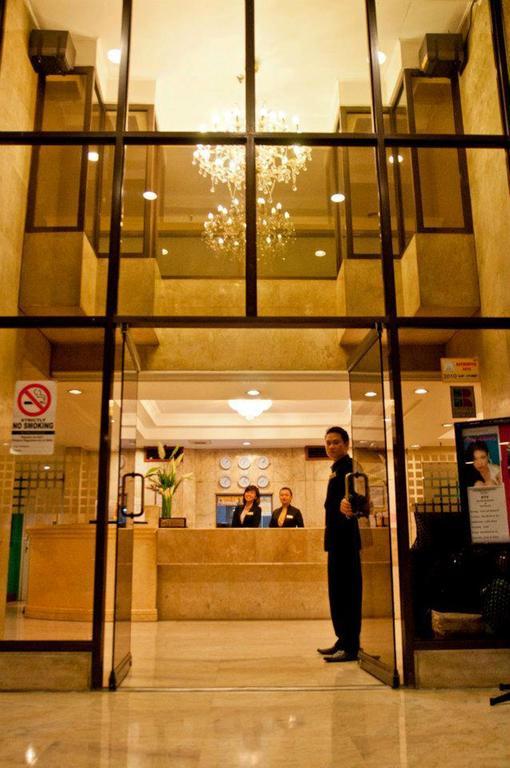 Cherry Blossoms Hotel Manila Esterno foto