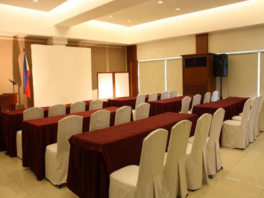 Cherry Blossoms Hotel Manila Esterno foto