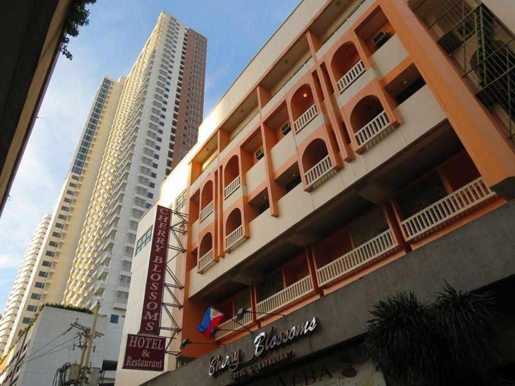 Cherry Blossoms Hotel Manila Esterno foto