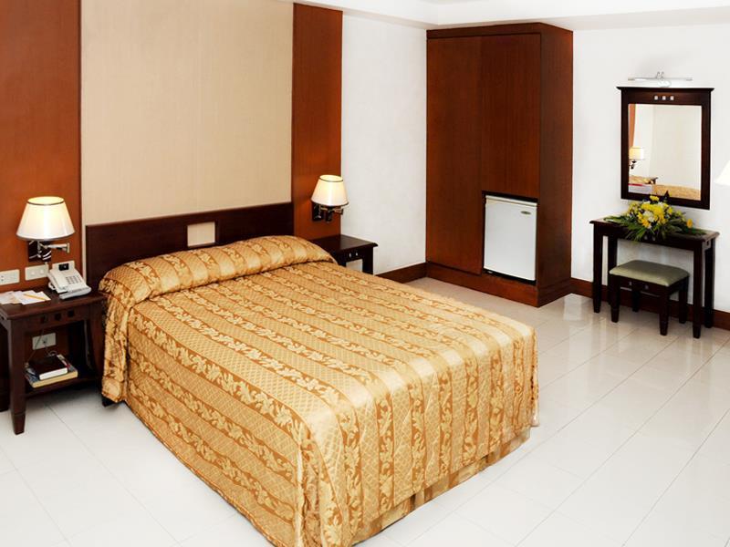 Cherry Blossoms Hotel Manila Esterno foto