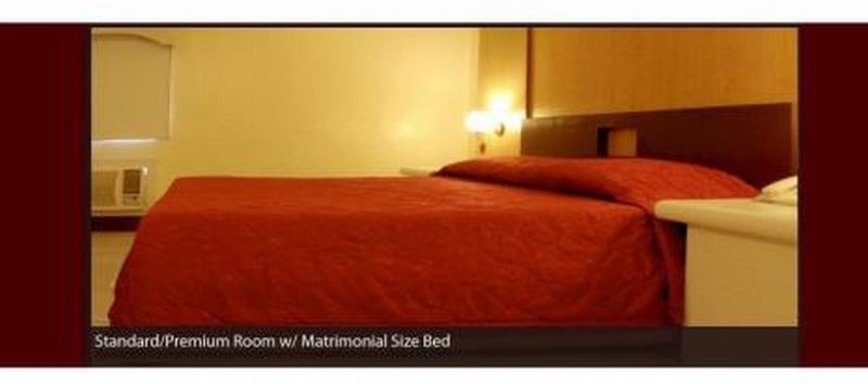 Cherry Blossoms Hotel Manila Esterno foto