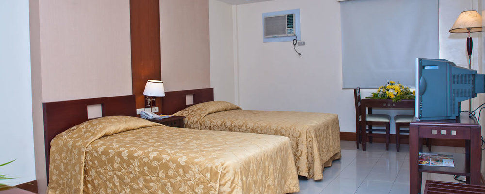 Cherry Blossoms Hotel Manila Esterno foto