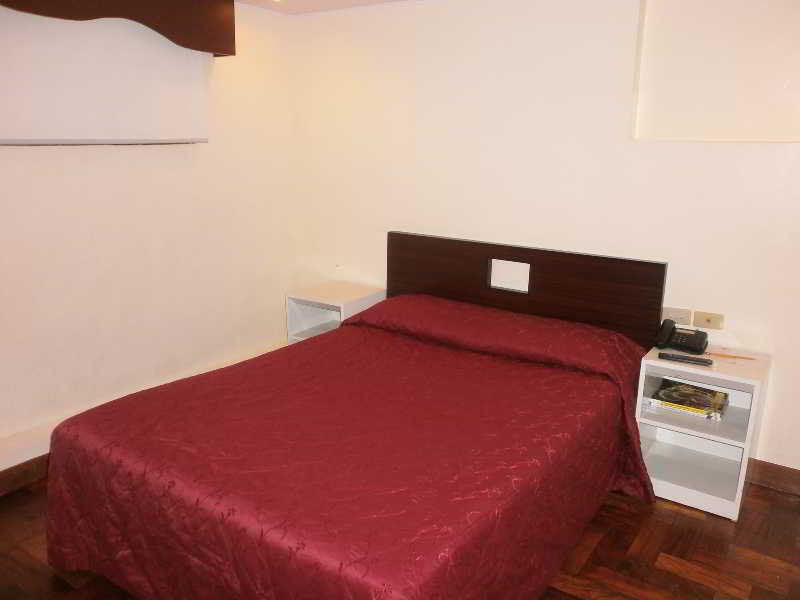 Cherry Blossoms Hotel Manila Esterno foto
