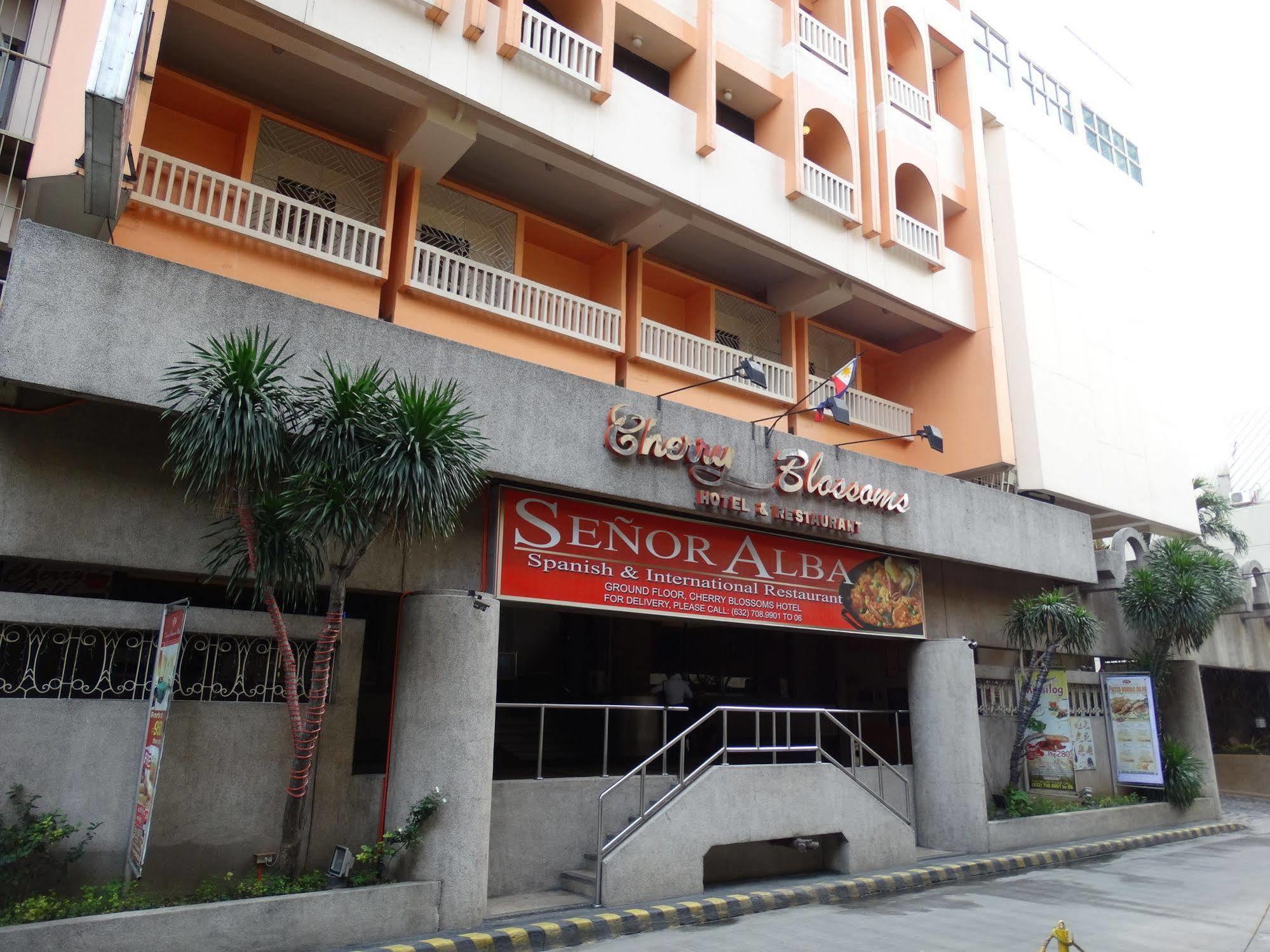 Cherry Blossoms Hotel Manila Esterno foto