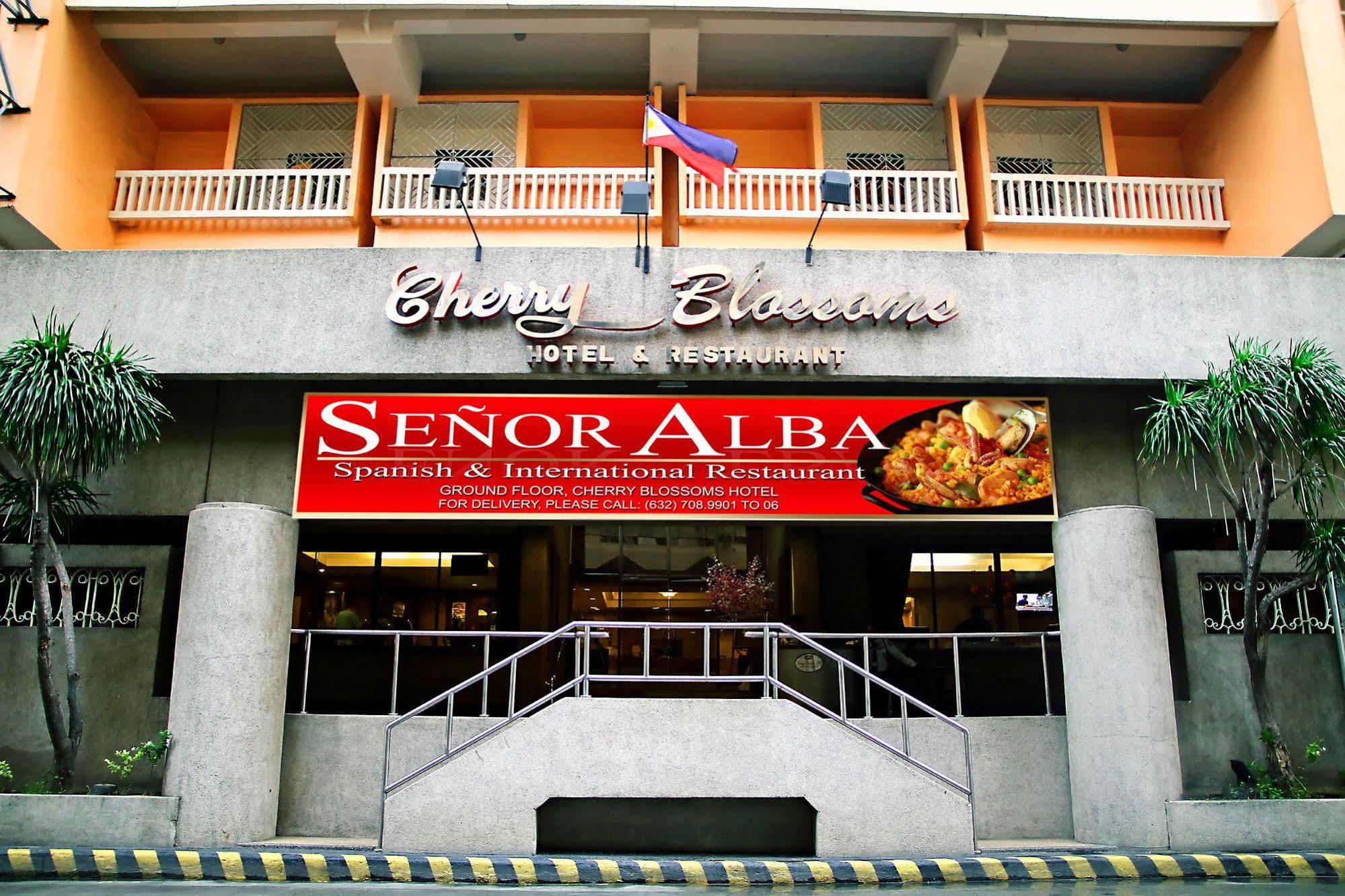Cherry Blossoms Hotel Manila Esterno foto