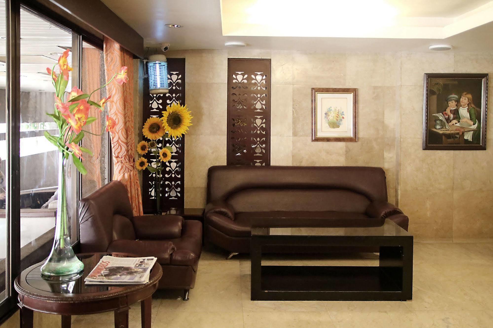 Cherry Blossoms Hotel Manila Esterno foto