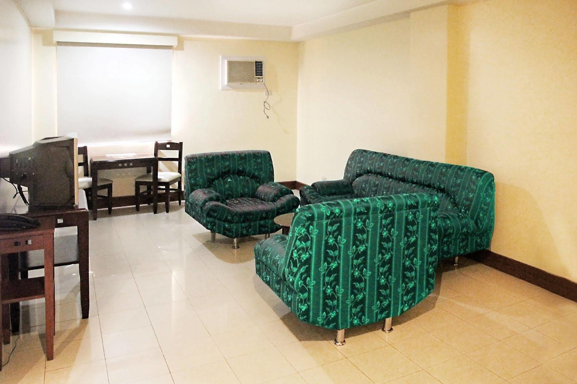 Cherry Blossoms Hotel Manila Esterno foto