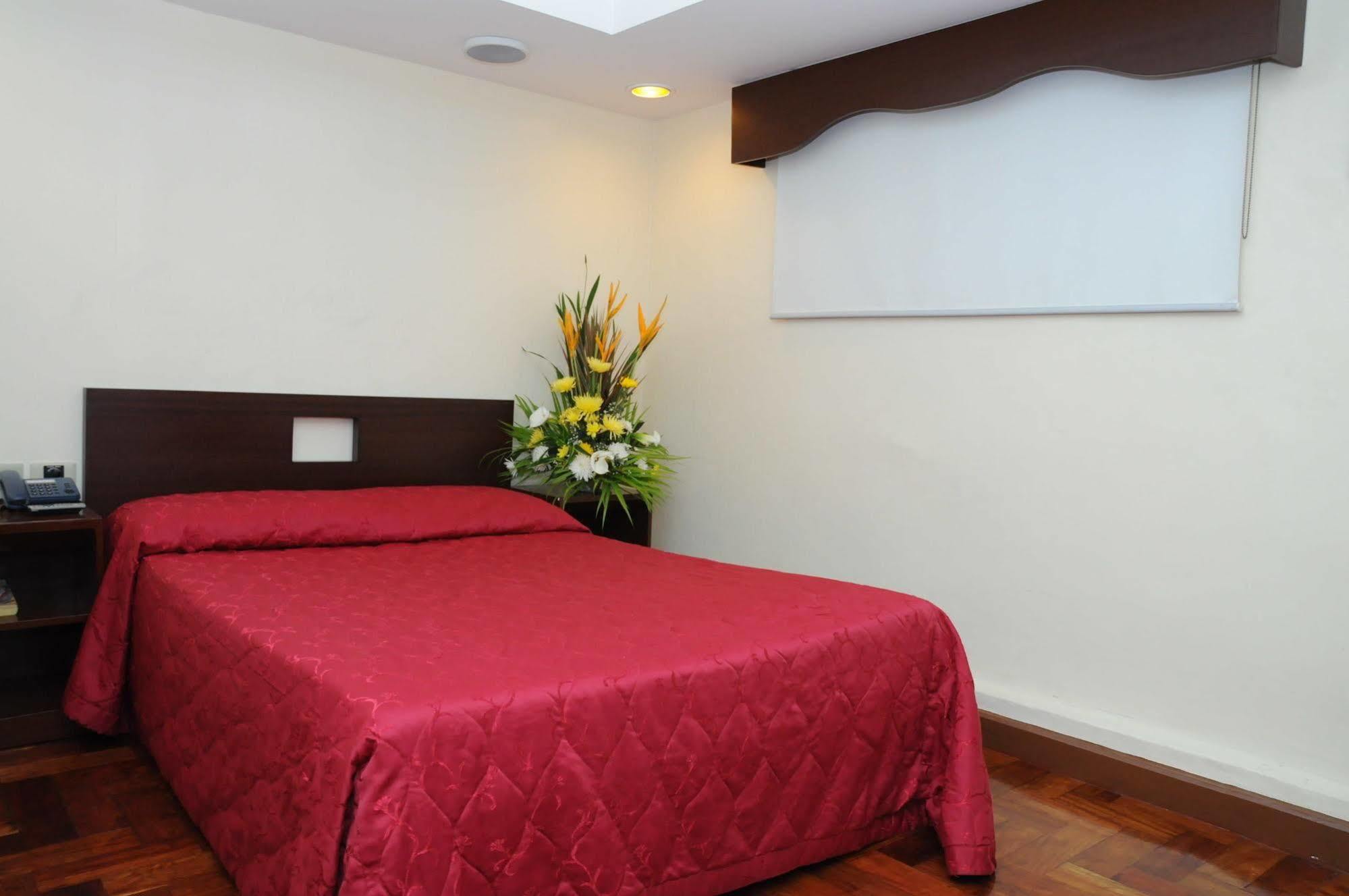 Cherry Blossoms Hotel Manila Esterno foto