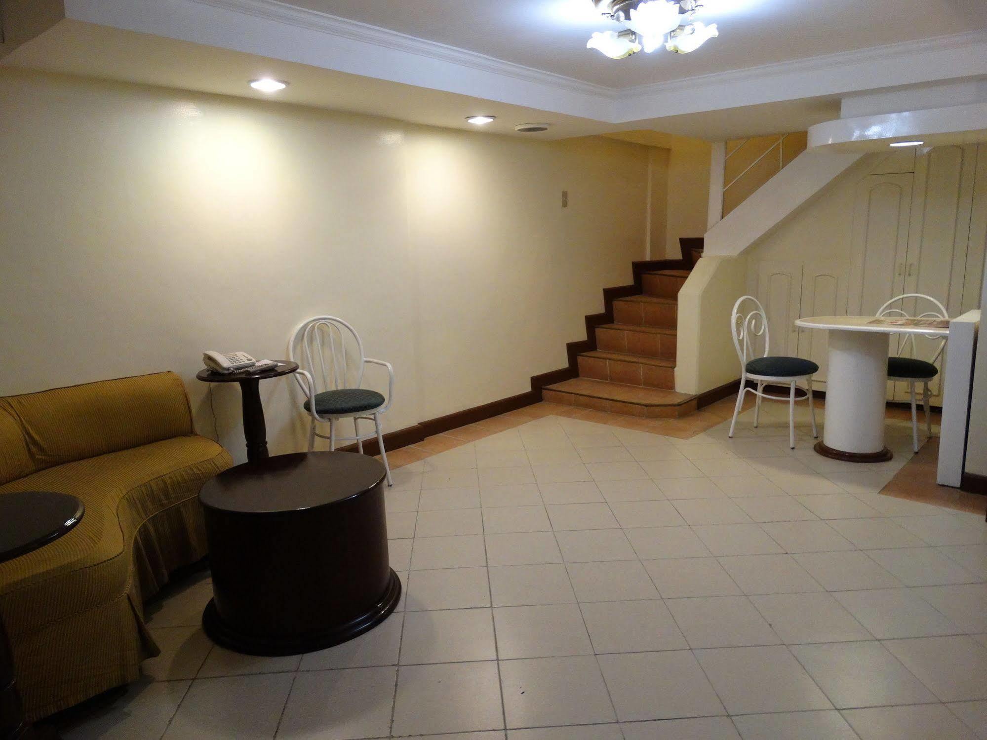 Cherry Blossoms Hotel Manila Esterno foto