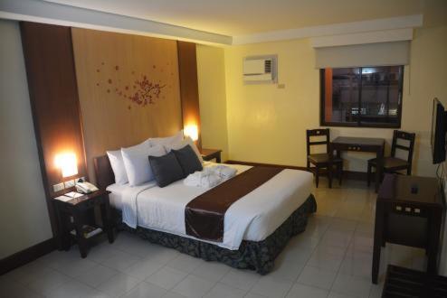 Cherry Blossoms Hotel Manila Esterno foto