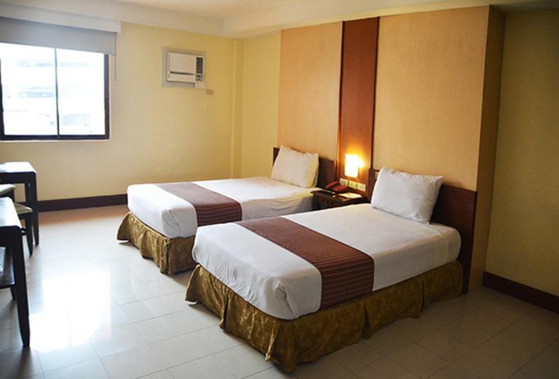Cherry Blossoms Hotel Manila Esterno foto